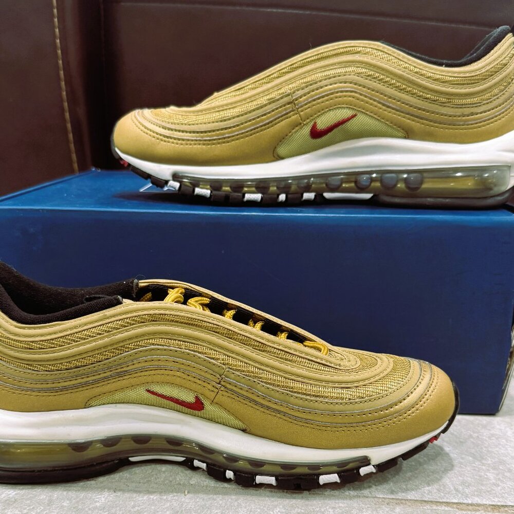 Size 7Y/8.5W Nike Air Max 97 OG QS Metallic Gold 2017 - Picture 2 of 6